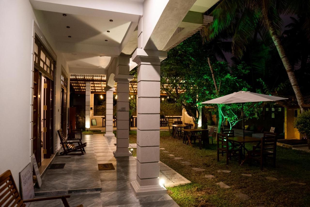 Plantation Surf Inn&Restaurant Midigama Timur Bagian luar foto