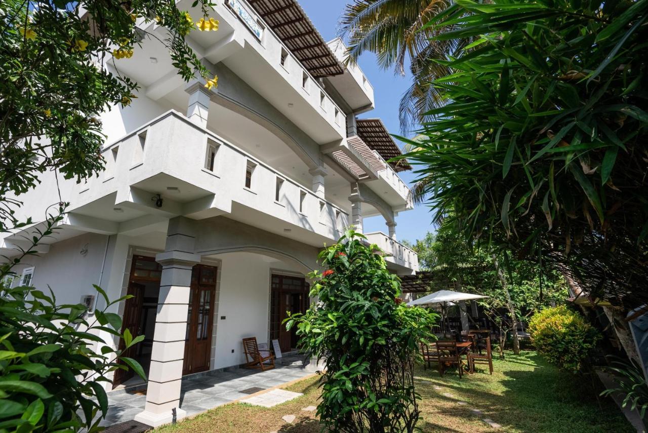 Plantation Surf Inn&Restaurant Midigama Timur Bagian luar foto