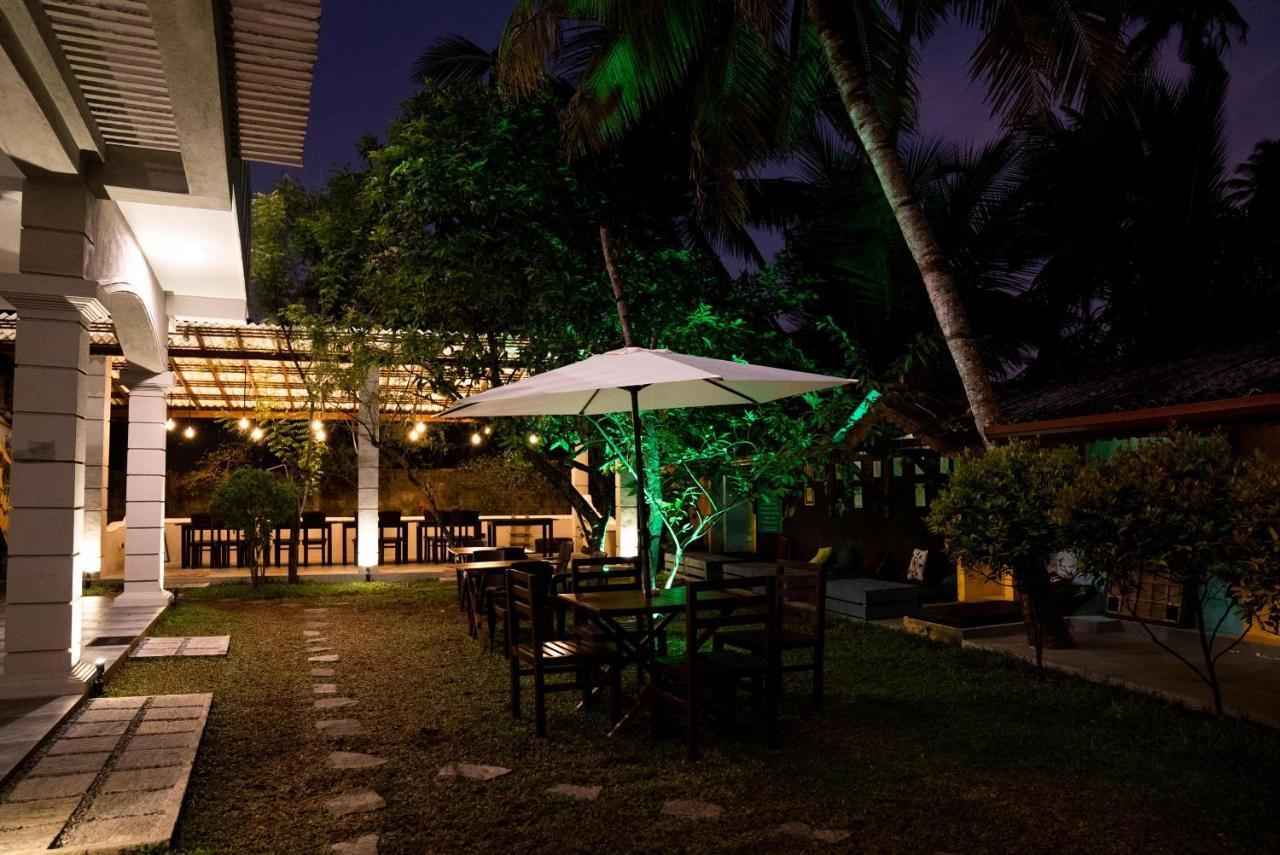 Plantation Surf Inn&Restaurant Midigama Timur Bagian luar foto