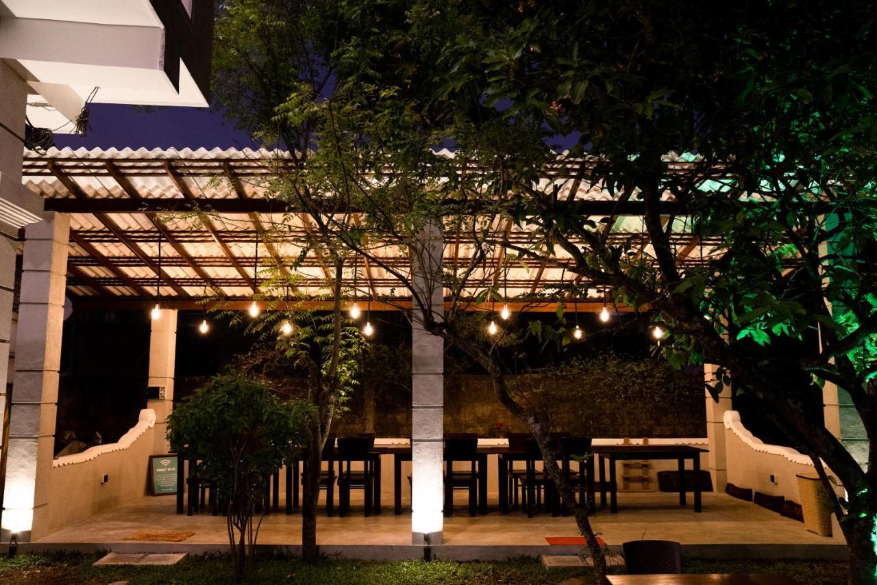 Plantation Surf Inn&Restaurant Midigama Timur Bagian luar foto
