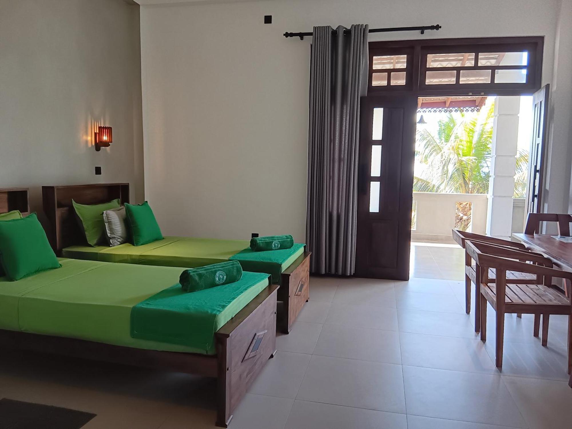 Plantation Surf Inn&Restaurant Midigama Timur Bagian luar foto
