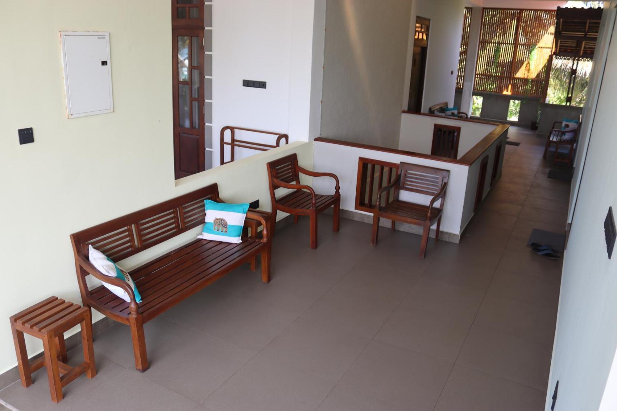 Plantation Surf Inn&Restaurant Midigama Timur Bagian luar foto