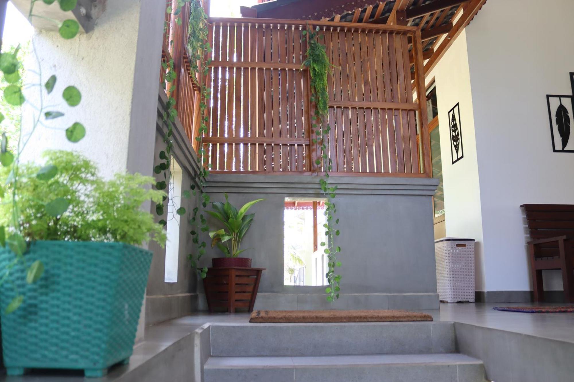 Plantation Surf Inn&Restaurant Midigama Timur Bagian luar foto