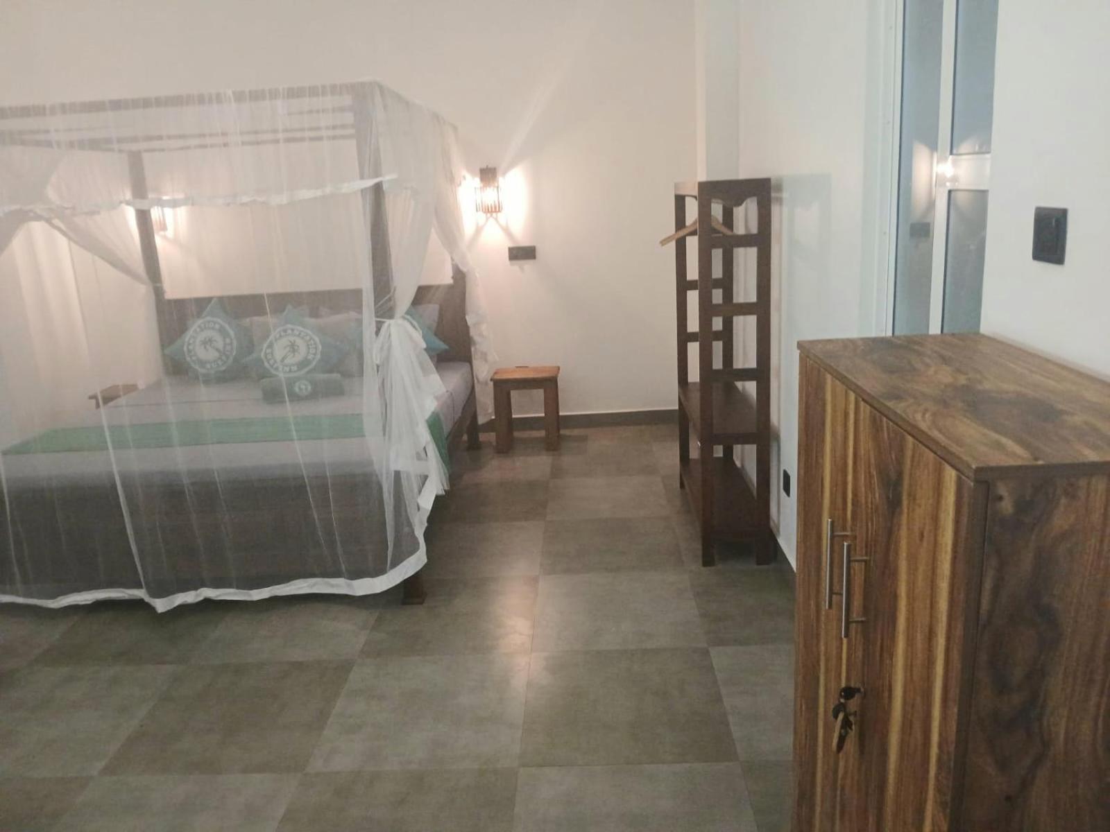 Plantation Surf Inn&Restaurant Midigama Timur Bagian luar foto