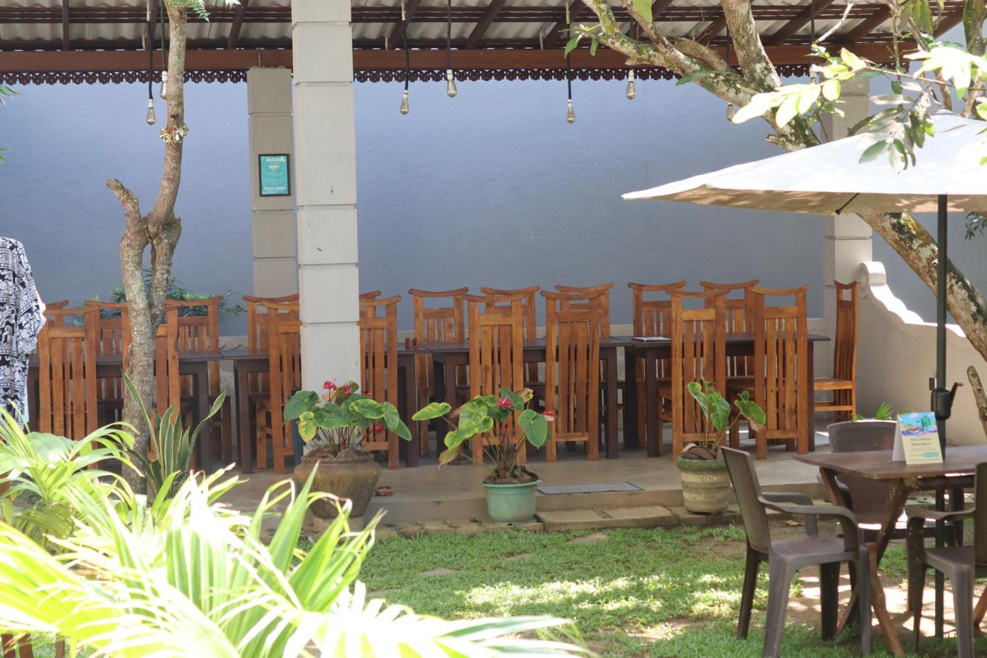 Plantation Surf Inn&Restaurant Midigama Timur Bagian luar foto