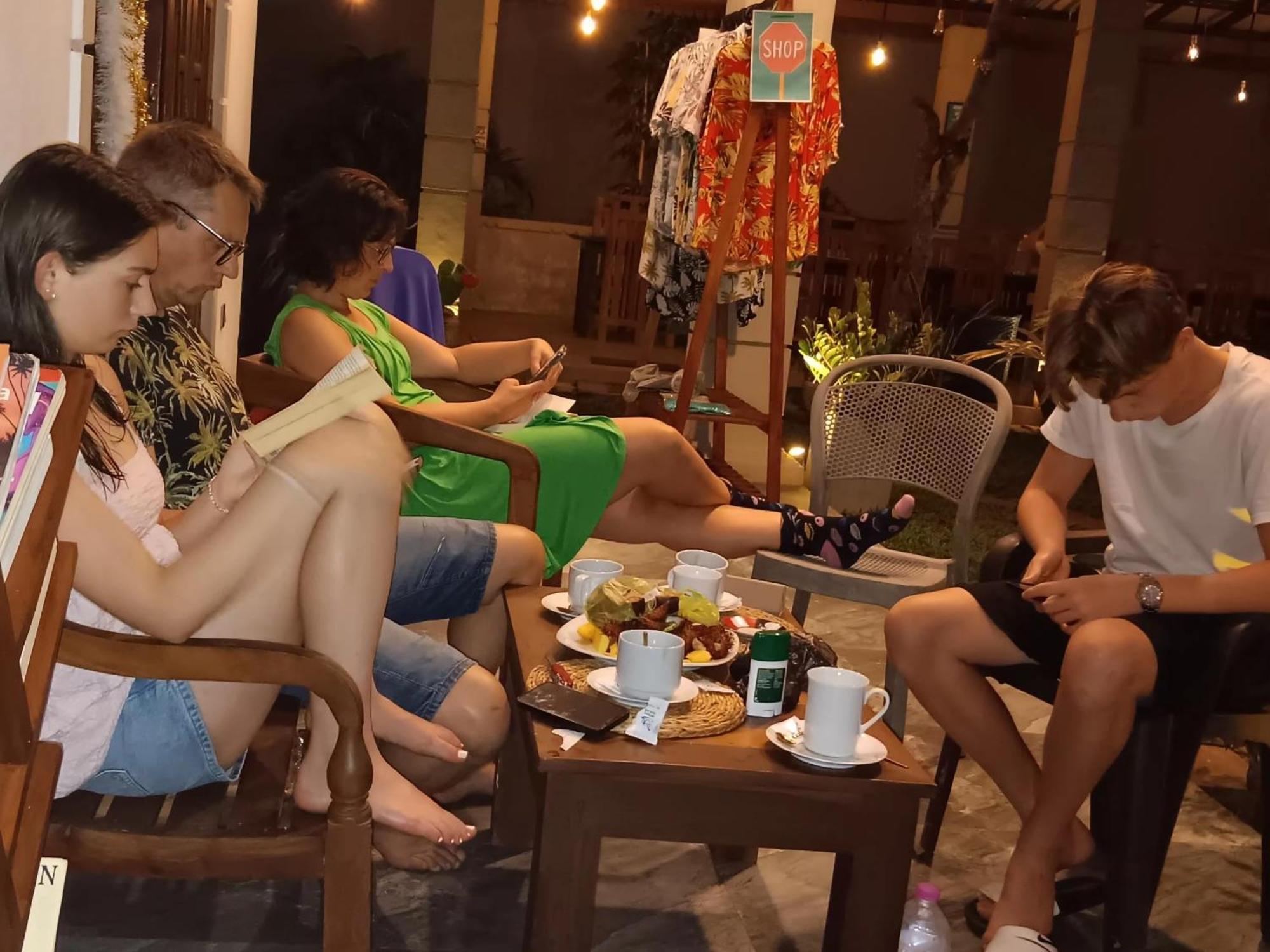Plantation Surf Inn&Restaurant Midigama Timur Bagian luar foto