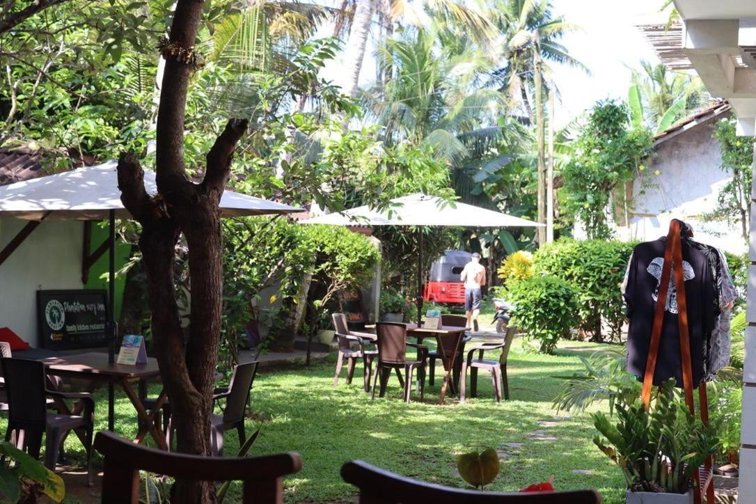 Plantation Surf Inn&Restaurant Midigama Timur Bagian luar foto